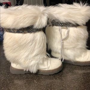 Bearpaw 1290W- Kola 2, white, size 8 runs small